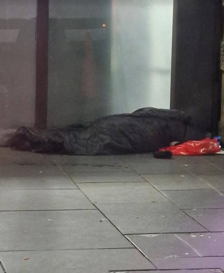Sunday morning in Glasgow <a href="/STVNews/">STV News</a> how bad is this when we find millions to house illegal immigrant’s when our own are lying freezing with nothing <a href="/scotgov/">Scottish Government</a> action needed now
