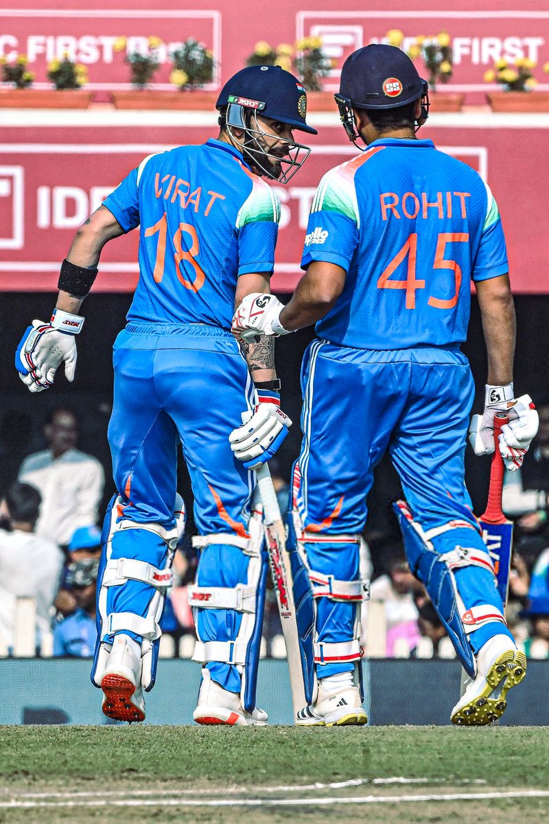 realfwp's tweet photo. ❤️ #RoKo kyu gauti kaisa lga🤣 #GG  #INDvSA #INDVSSAODI https://t.co/J4a5sasaYM
