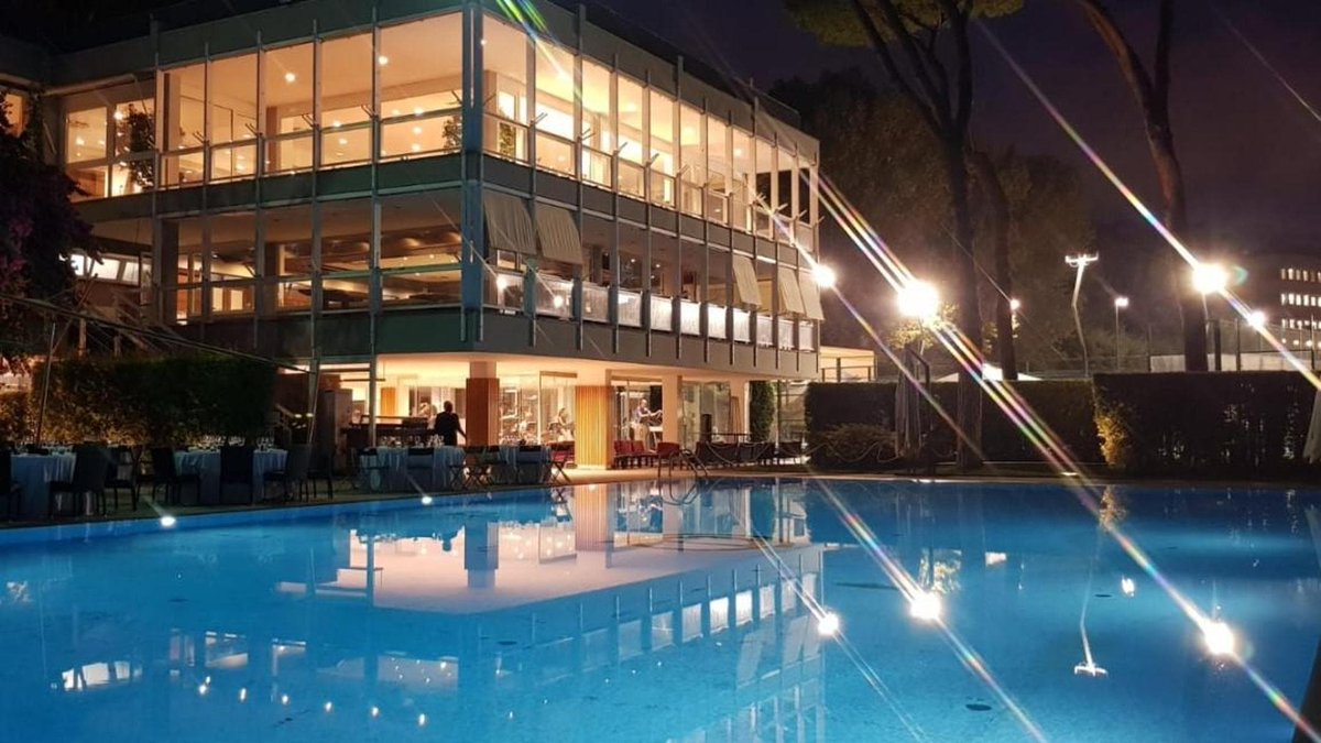 rep_roma's tweet image. “Ha dato del tu a un’iscritta”. Il circolo Canottieri Roma licenzia l’addetta alle pulizie roma.repubblica.it/cronaca/2025/1…