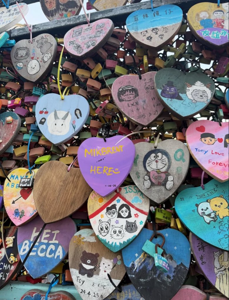 brekatiana's tweet image. from “respeto kay miss pia” to “respeto kay mitch at ish.” MikBrent bumili ng sariling mundo !