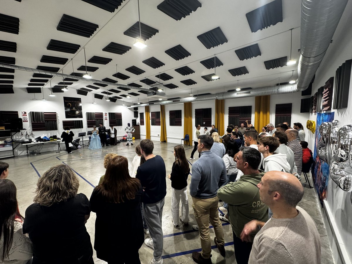 ¡Menudo fin de semana! 🎶  

Concierto de Santa Cecilia, Recogida de Educandos y momentos de convivencia que nos recuerdan quiénes somos.

En #SuenaAlcalá somos una FAMILIA con mayúsculas: música, compañerismo y tradición. ❤️🎺