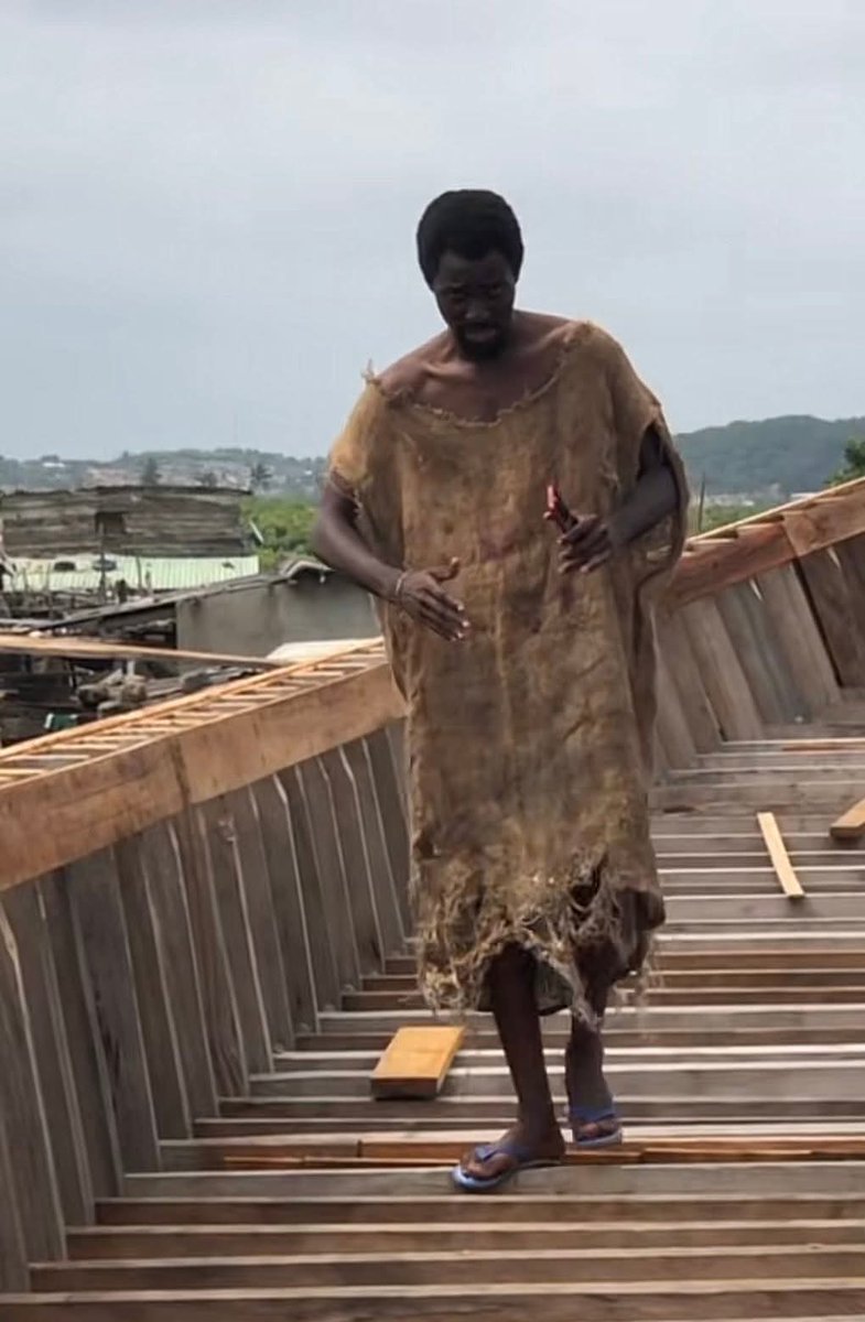 vdmempire's tweet image. Breaking News 🥹🚨🚨

Ghanaian Prophet Ebo Noah has COMPLETED the construction of his Ark that God asked him to build .   He built two acts and one can take at least 5k people.  It took him over 11 months .  

Ebo Noah revealed that the world is ending very soon and God asked him…