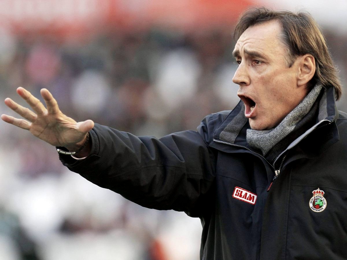 🗣️El entrenador Miguel Ángel Portugal: "Me gustaría saber a qué se refieren los comentaristas de partidos cuando dicen 'en el fútbol moderno' porque me da la sensación que lo dicen para parecer ellos modernos. Decir catenaccio era moderno en los 70 y repliegue intenso en los 80.