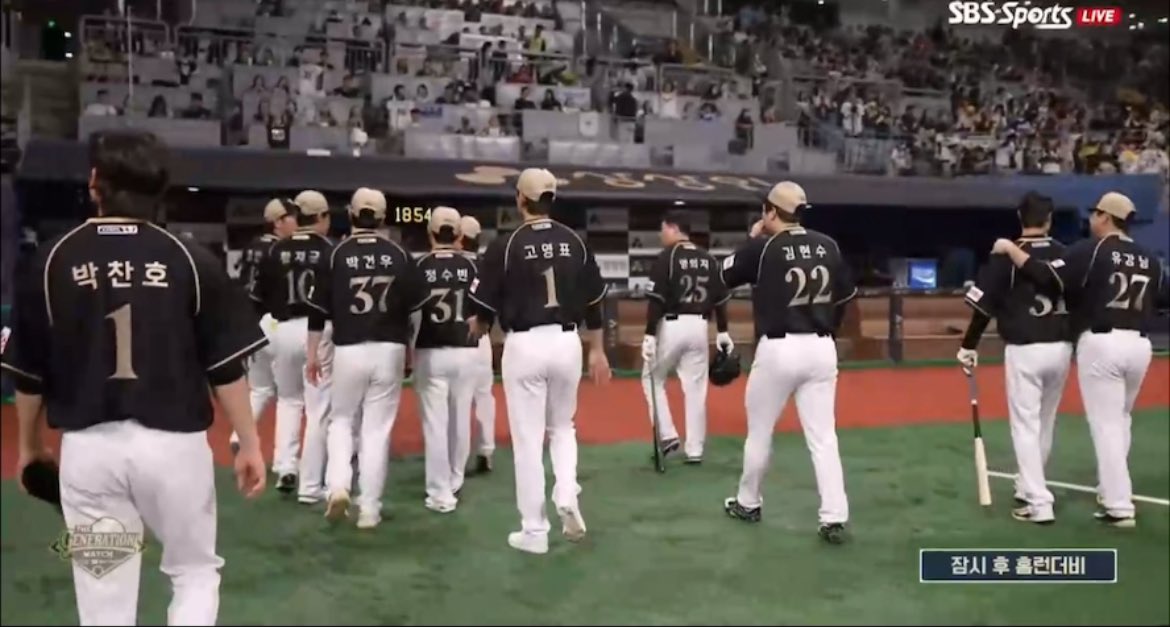 no10hitter's tweet image. 대충 보이는 등판 몸값만 3000억