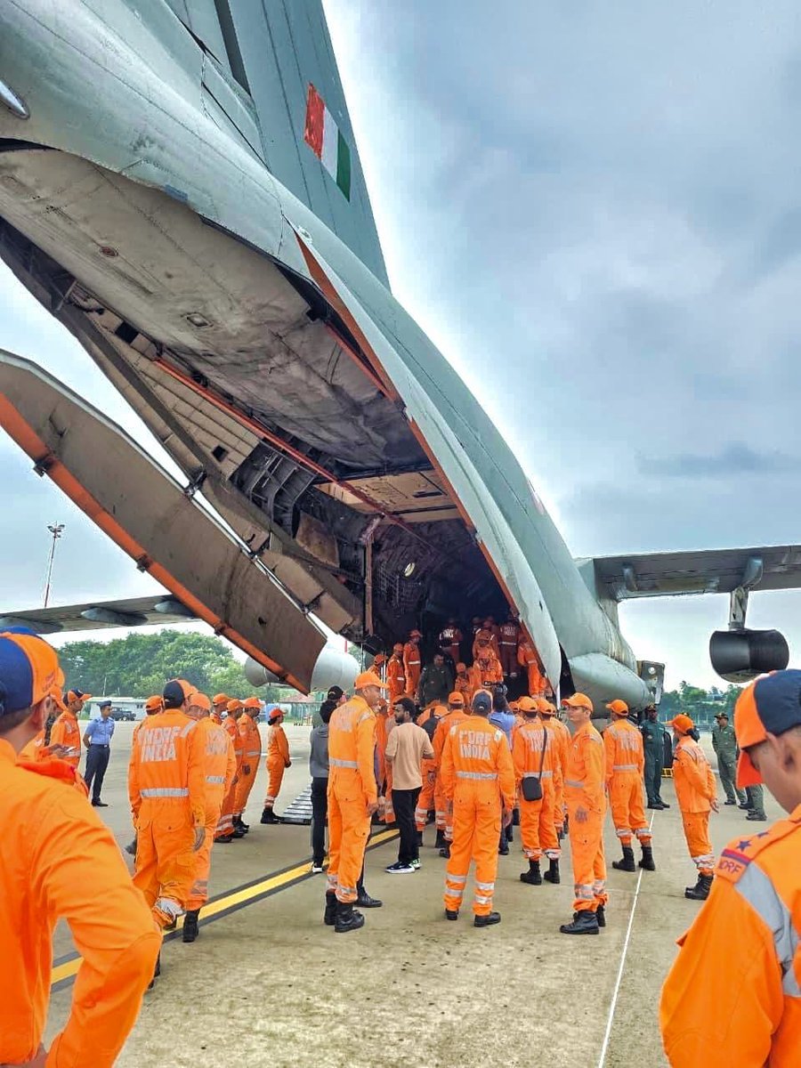#CycloneDitwah | Ongoing Ops

Even as relief efforts continue in #SriLanka, the Indian Air Force has simultaneously pressed into domestic support operations.

An IAF C-17 has airlifted NDRF teams and equipment from Pune and Vadodara to Chennai, enabling rapid deployment of over