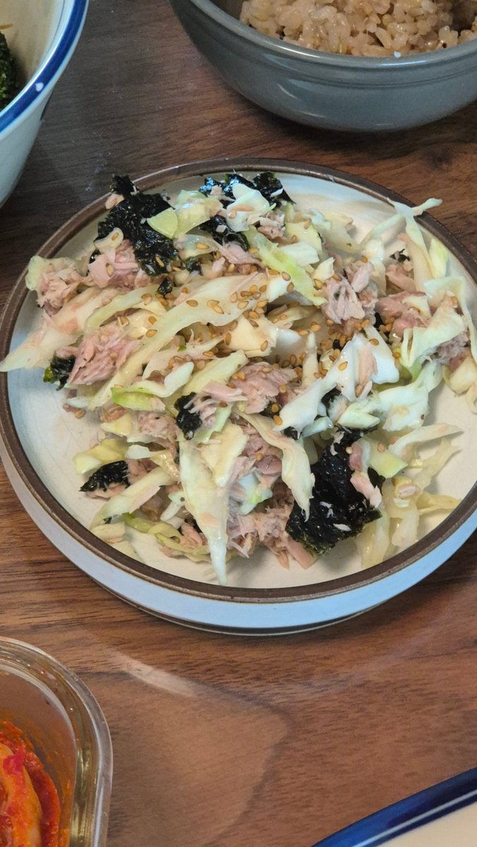 longtakes's tweet photo. 양배추김샐러드에 참치를 섞었어요
3분컷..맛있음 https://t.co/sUKeo8Rm7T