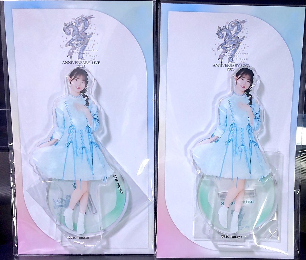 しぃちゃんアクスタ」と、しぃちゃん・詩ちゃんの「個別マフラータオル