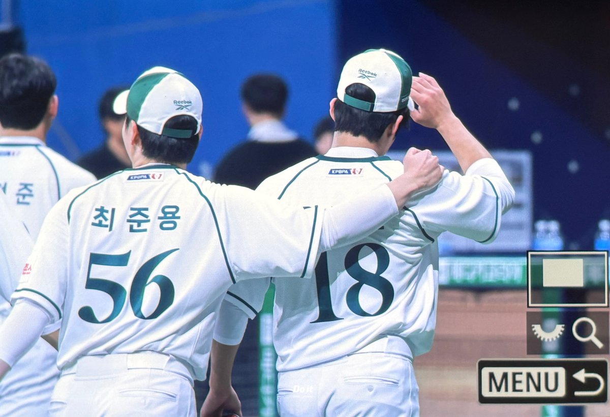 준용선수 잡고있는 원태인감독ㅜㅜㅋㅋㅋㅋㅋㅋㅋㅋㅋㅋㅋㅋㅋㅋㅋㅋㅋ