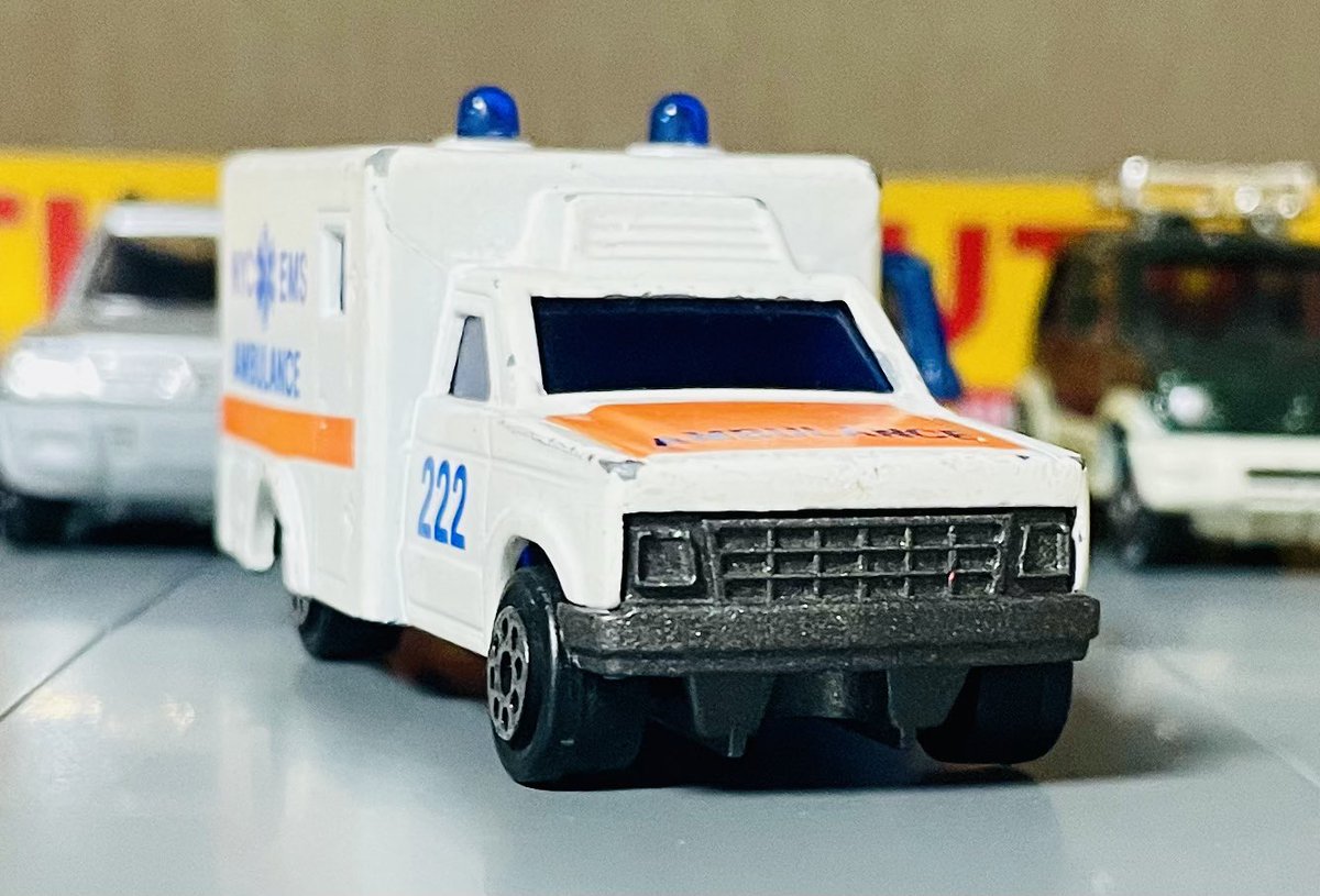 Majorette AMBULANCE 典型的なアメリカの救急車 今気付いたんですけど