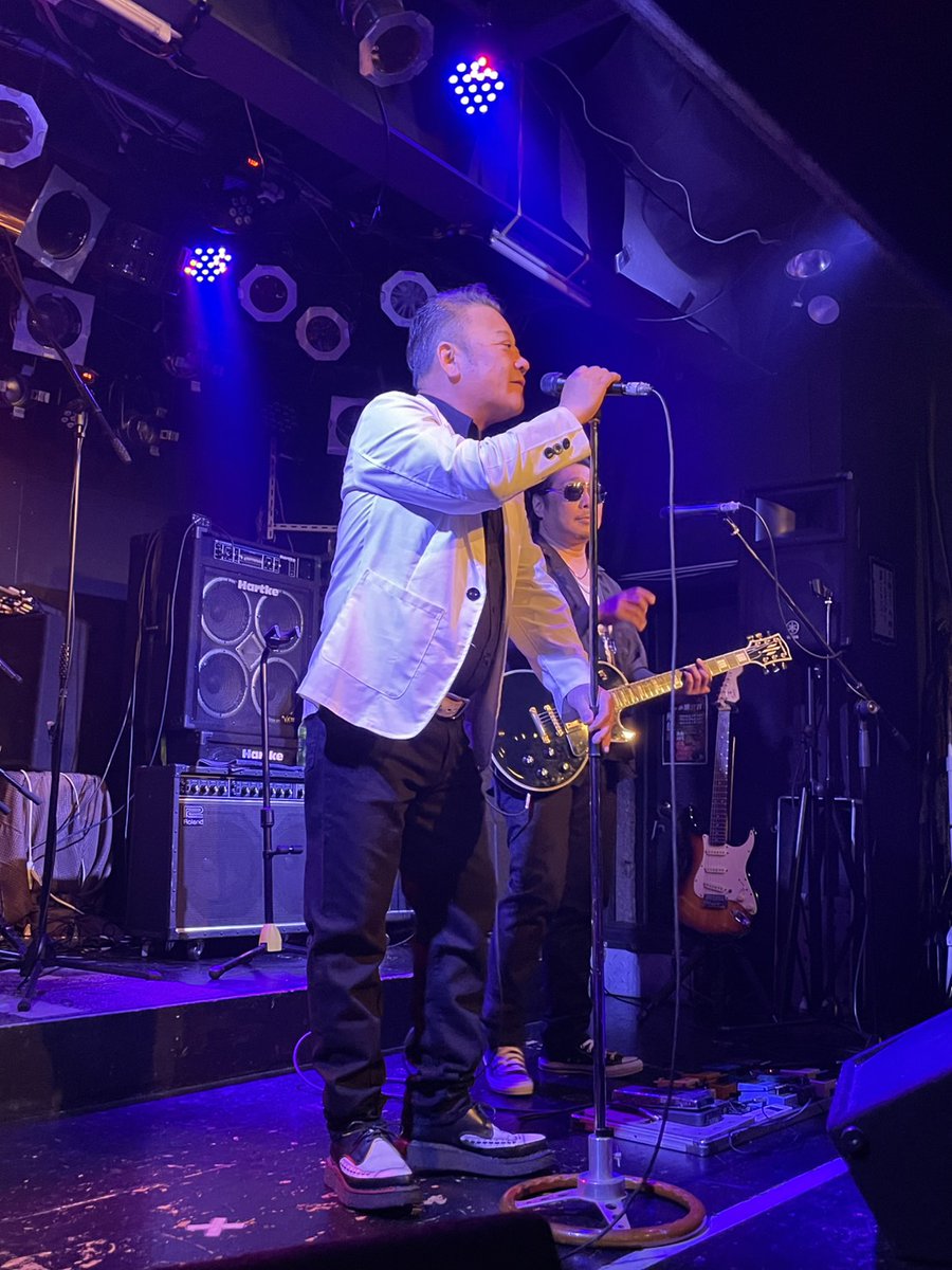 george_ogura's tweet photo. 昨夜のエモーションでのライブ無事打ち上がりました。その場に居合わせた皆様、そしてキース師匠、大変ありがとうございました🙇
リスペクトするドラマーを前に緊張もしましたが全力で歌うことが出来ました。そして何より嬉しかった❗️
#ARB #KIETH #LOVERSOUL #livehouseEMOTION #魂こがして https://t.co/9e7IKucwqn
