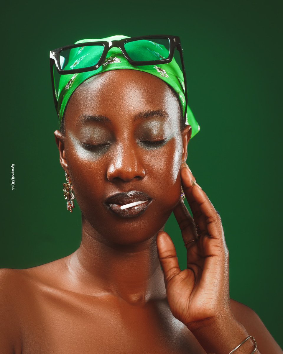 Série portrait: 30 jours 30 visages – Jour 30

Une lumière, un regard, une histoire.
👩🏽‍🦰: Esméralda TOHOU 

📞 +229 01 58336433
📍 Atrokpocôdji
©️ Rosecord XII Studio

________________________
#PortraitsDuMois #Rosecord #HumanLight #BeninPhotography #PhotoArt #CreativeSoul #Studio