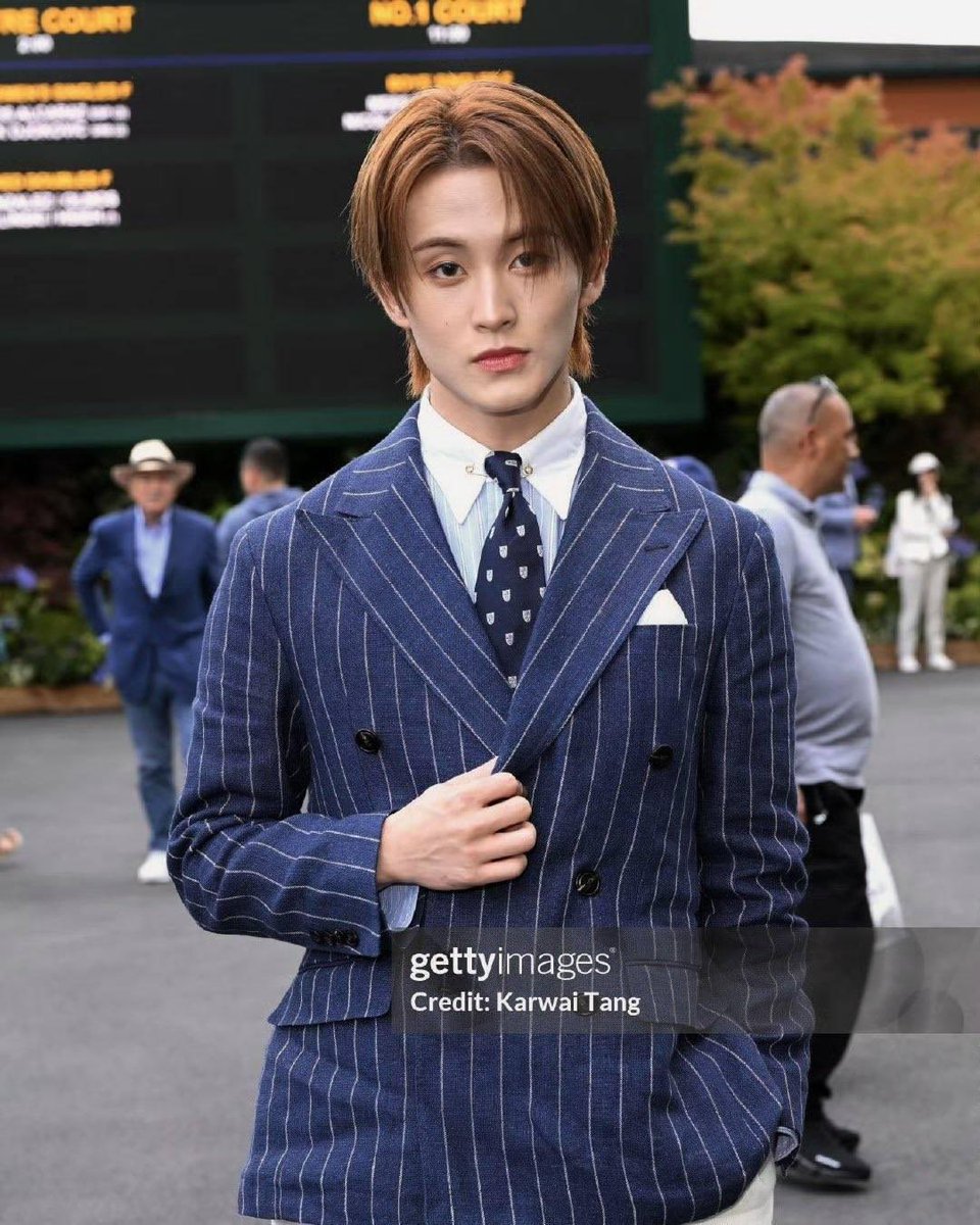 remermarkram's tweet image. มีคนบอกว่าอันนี้เหมือนมาร์คลีตอนใส่ Polo Ralph Lauren ผมเลยไปหารุปมาเทียบ 55555555555555555555555555555555555555555