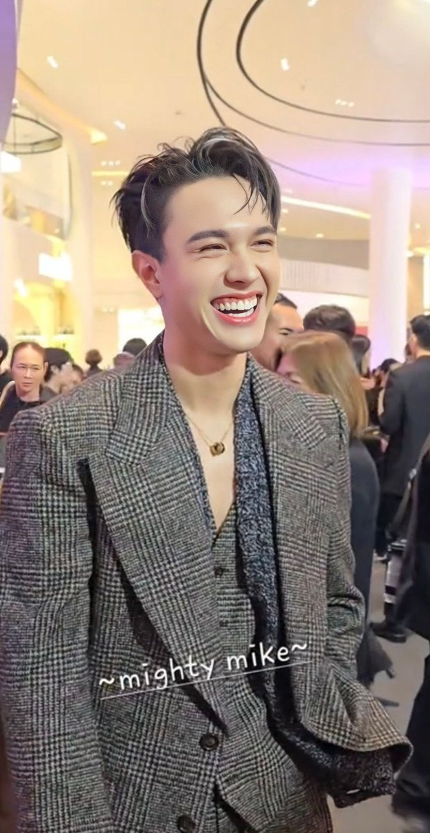 ซ้าย : ทำงาน      VS    ขวา : เม้าท์มอย

MIKEY AT SIAM PARAGON
#SiamParagon20thAnniversaryxMikey
#SiamParagon20thAnniversary
#mikepanitan #ไมกี้ปณิธาน