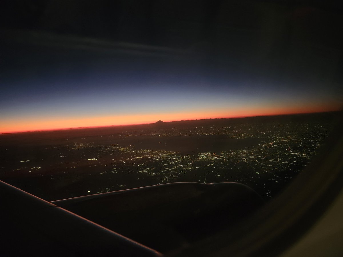 また遠征してました✌️
寝てて起きたらなんか凄い綺麗だったから撮った✈️