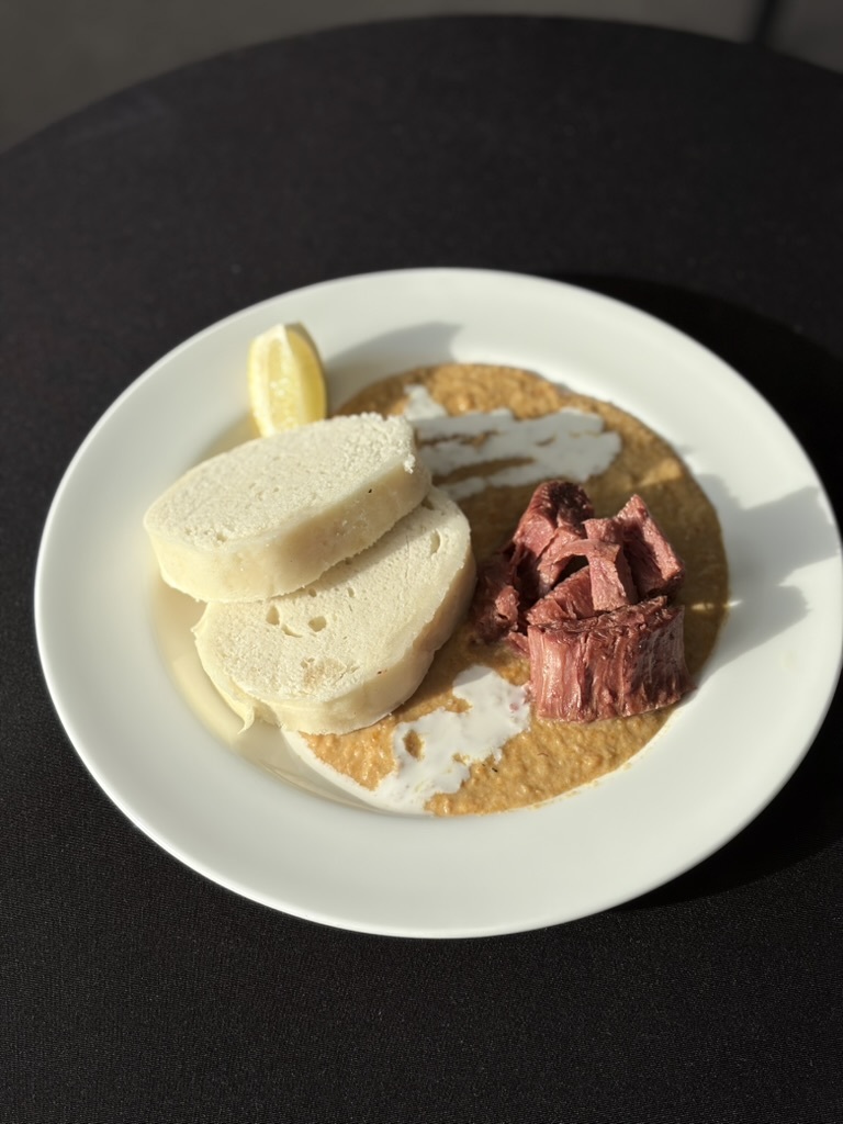 ProVeg_Int's tweet image. ProVeg Czechia successfully organised their very first workshop for foodservice professionals! 👨‍🍳
The event was led by a #PlantBased chef and welcomed participants from various catering teams. Participants praised the practical focus, engaging format, and culinary inspiration.