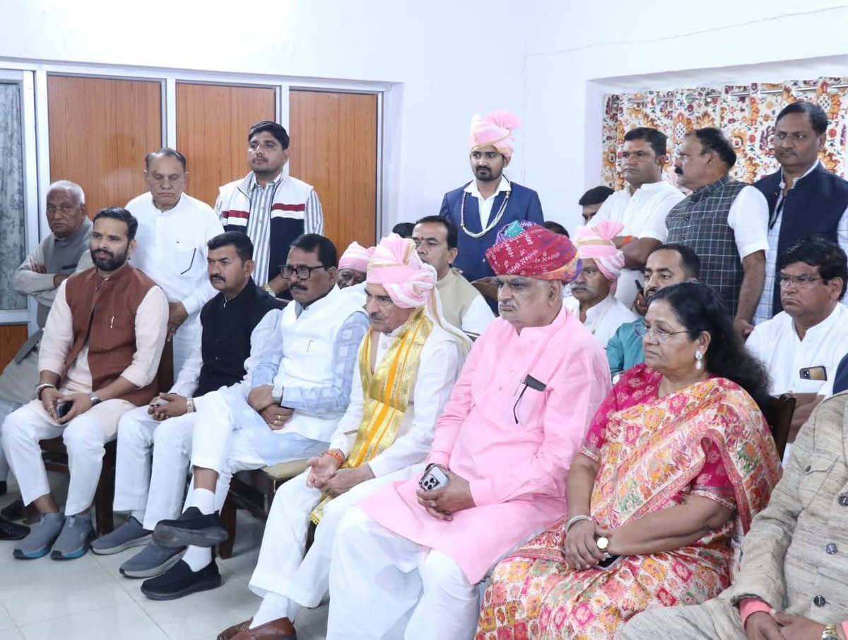 madanrrathore's tweet image. आज पाली सर्किट हाउस में यशस्वी प्रधानमंत्री श्री नरेंद्र मोदी जी के लोकप्रिय कार्यक्रम ‘मन की बात’ के 128वें संस्करण को सुना। कार्यक्रम में माननीय प्रधानमंत्री जी ने वोकल फॉर लोकल अभियान को नई दिशा देते हुए G20 शिखर सम्मेलन में कनाडा के प्रधानमंत्री को भेंट की
#MannKiBaat #Pali