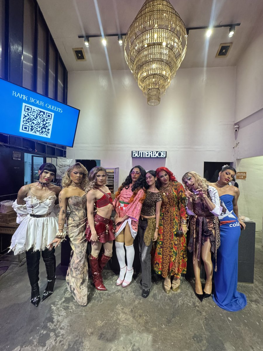 librianne's tweet image. mahal na mahal ko kayong lahat huhu such a fun showww!! congrats to a successful first and last butterboy roast 🥹🫶