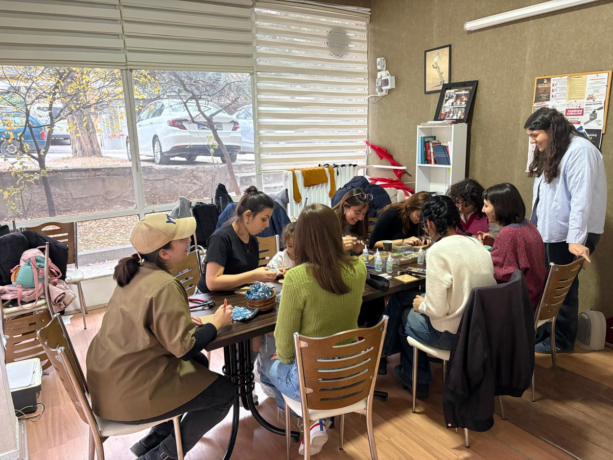 DHAyranci's tweet image. Emekçi Kadınlar Derneği ile düzenlenen Mozaik Atölyemiz Ayrancı Dayanışma Evi&apos;nde gerçekleştirildi. 

Aralık ayında, yeni etkinliklerimizde görüşmek üzere.