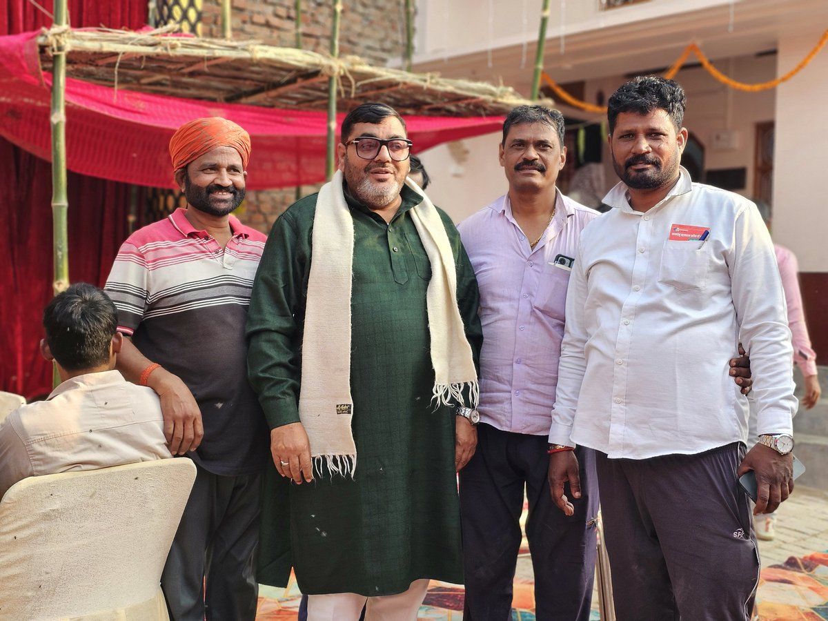 AltafAnsari356's tweet image. विधान सभा मऊ सदर 
सरवां श्री जनार्दन यादव (ARMY) के वहां मांगलिक कार्यक्रम में!
@samajwadiparty @yadavakhilesh