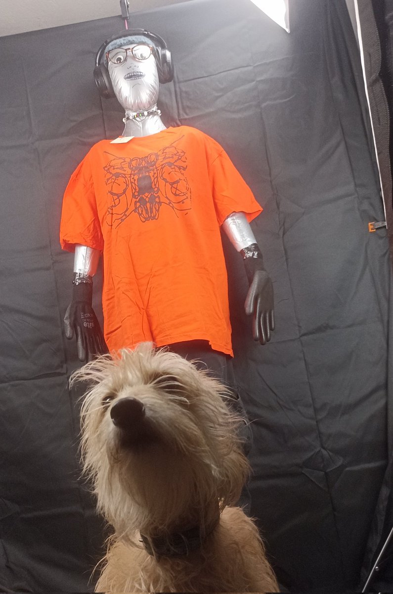 The ElRat Designs dog Gilbert, helping out with the rorschach photography 🖤

elratdesigns.co.uk

Be the Strange