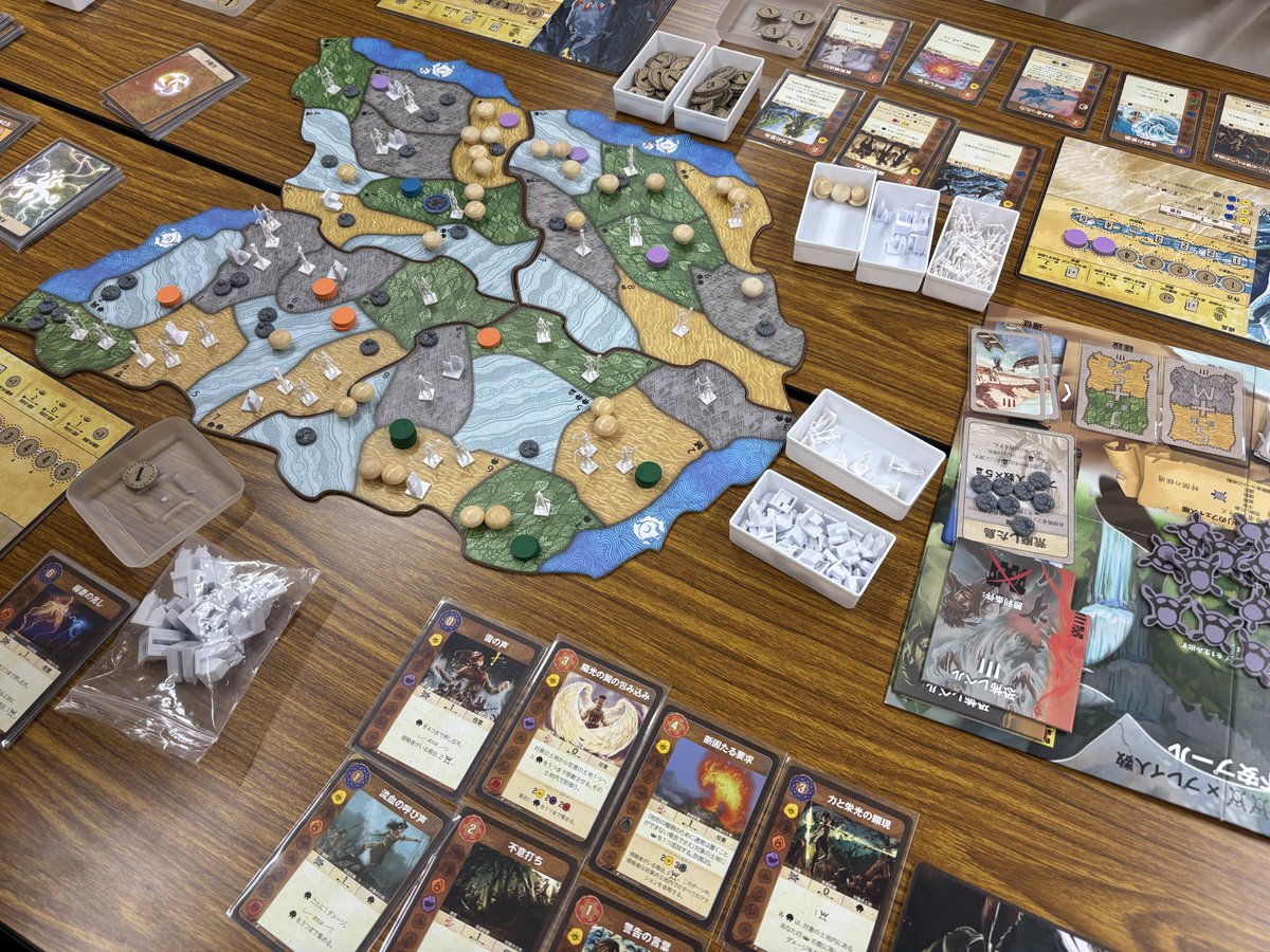 久しぶりの生スピリットアイランド
4人プレイ
敵国なしでしたが、こんなに敵が増えるの大変だっけ？と懐かしい思いが
恐怖レベル3で都市を一掃して勝利✌️
サンダースピーカーのエレメントを上手く使えなくて残念でした
デジタルもいいけど、コマを使うスピリットアイランドやっぱりいいですね