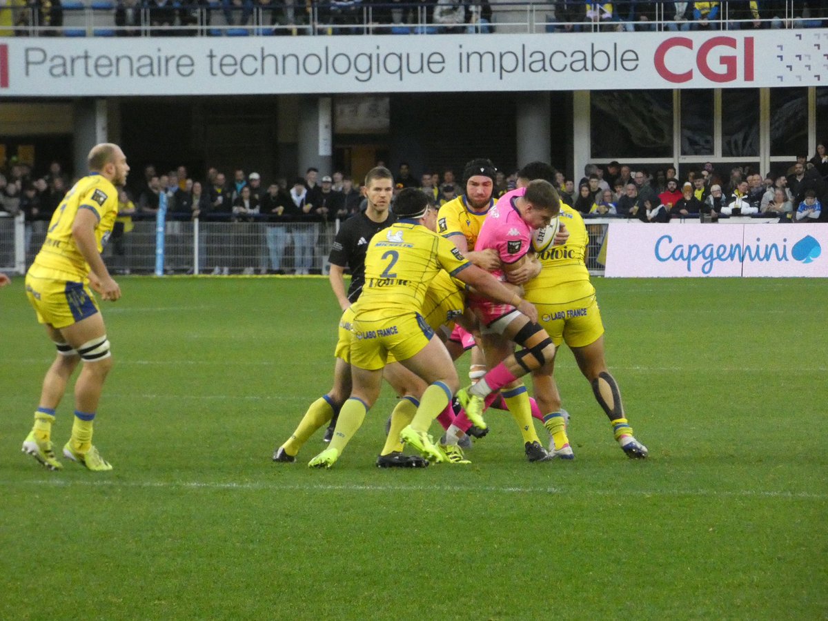 LesTitisdelOval's tweet photo. Point de bonus défensif décroché à Clermont sur un score de 36 à 32, on se retrouve samedi 14h à Jean Bouin pour notre 1er match de Challenge Cup face à Cardiff ⚡️⚡️⚡️ #ASMSFP https://t.co/7UeuyfWHyO
