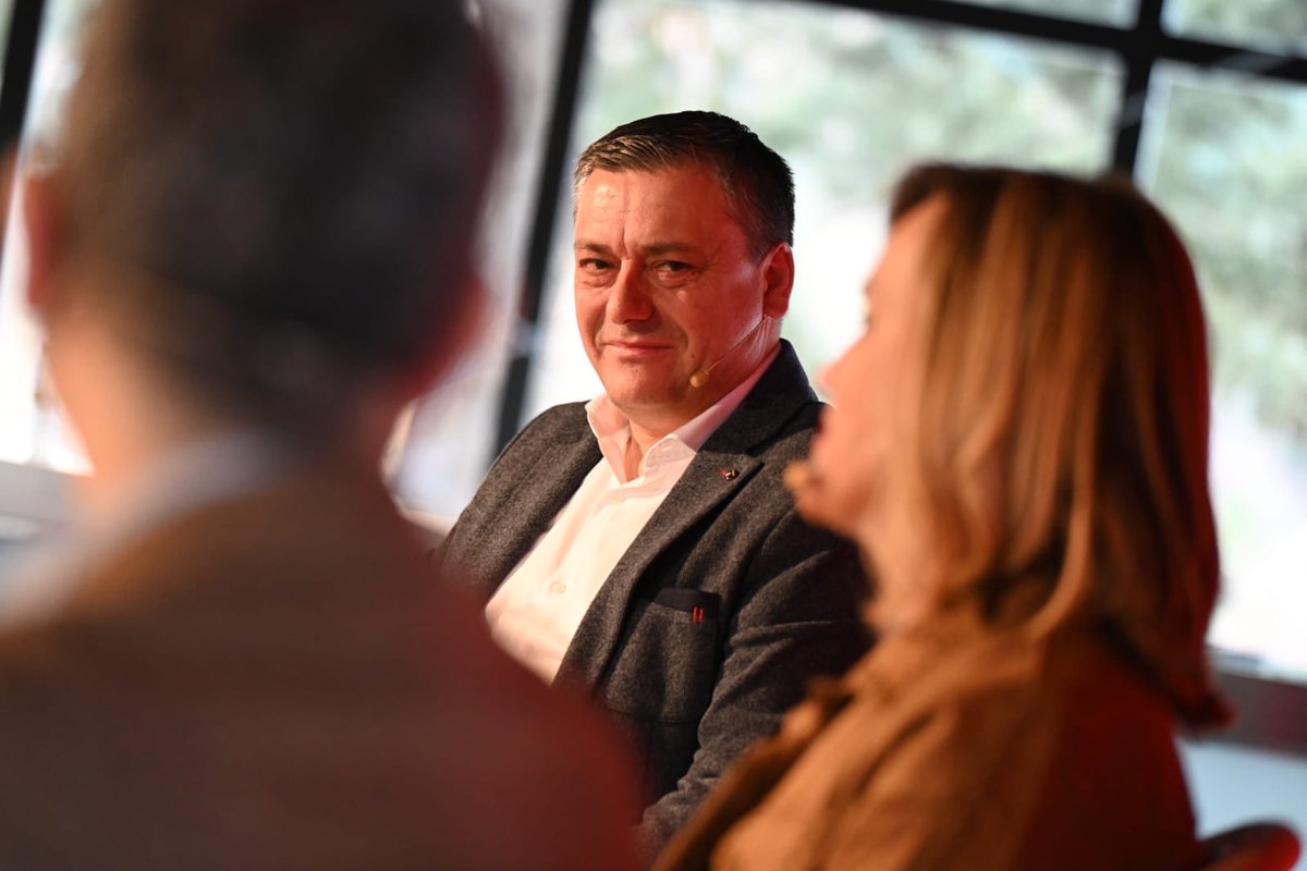 🗣️<a href="/fsabes/">Fernando Sabés</a>: “Aquí estamos orgullosos del gobierno de <a href="/sanchezcastejon/">Pedro Sánchez</a> y del <a href="/PSOE/">PSOE</a>. El ruido que intentan implantar otros no deja de animaros para cambiar este país pensando en todos”. 

#19JornadasPsoeAltoAragón