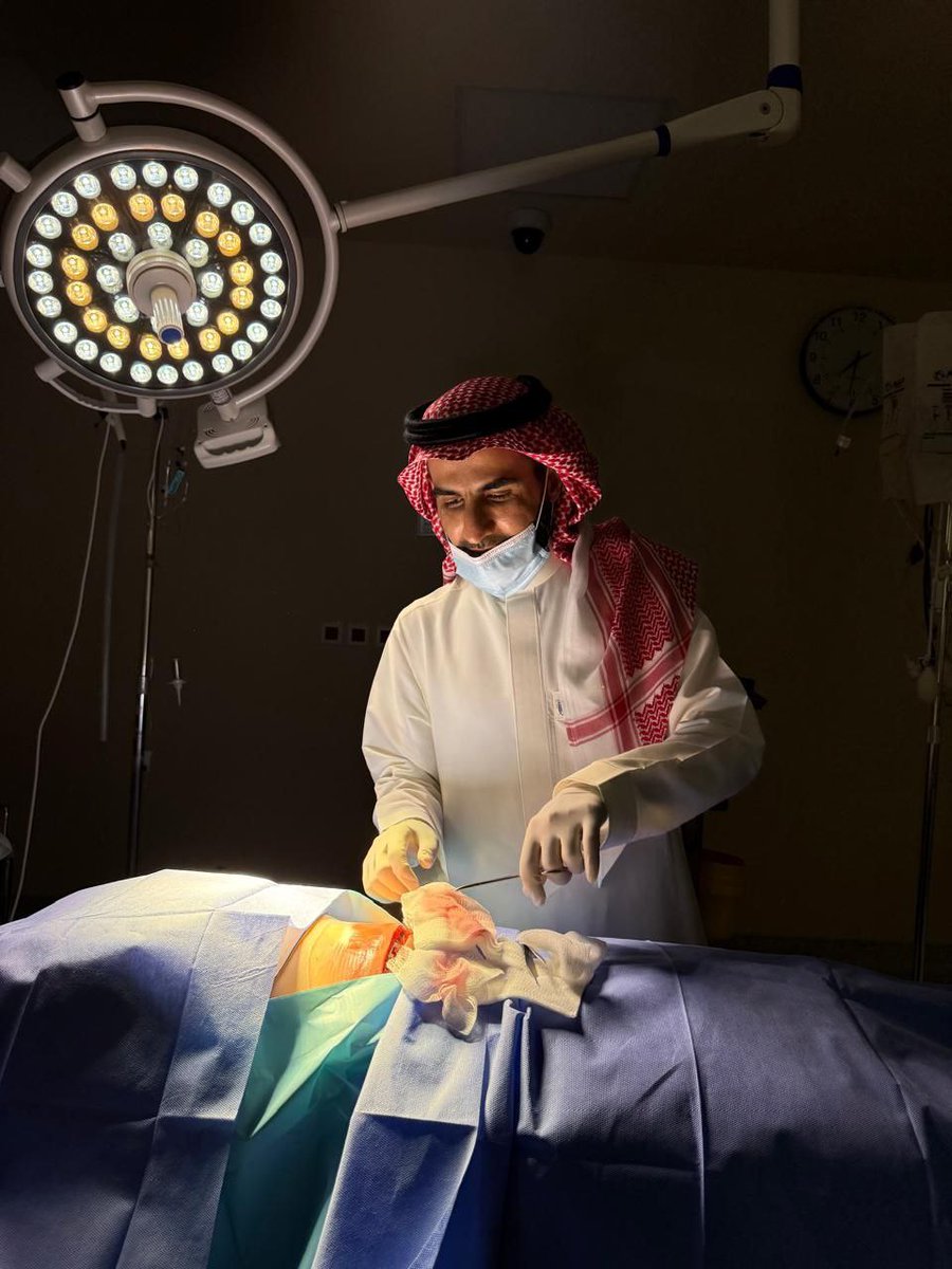 مررت بتجربة محاكاة لعملية جراحية 
رأيت عظمة الخالق في تفاصيل المخلوق 
و أدركت شرف مهنة الطب و حجم المسؤولية على الطبيب 

ومن القلب أقول لطالب الطب وفقه الله : 
لا تدرس المعلومة لتحصل على درجة في يوم الامتحان 
بل تعلم بجد ليوم يسخرك الله أن تكون المنقذ لمريض من الموت