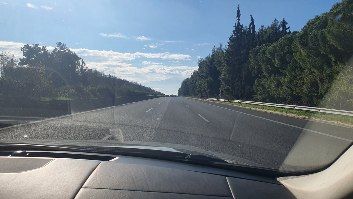 Hermioni77's tweet image. Είμαι υπέρ των αυστηρών μέτρων του ΚΟΚ αλλά ρε αδέλφια 120 σε αυτόν τον δρόμο ειναι γελοιότητα.