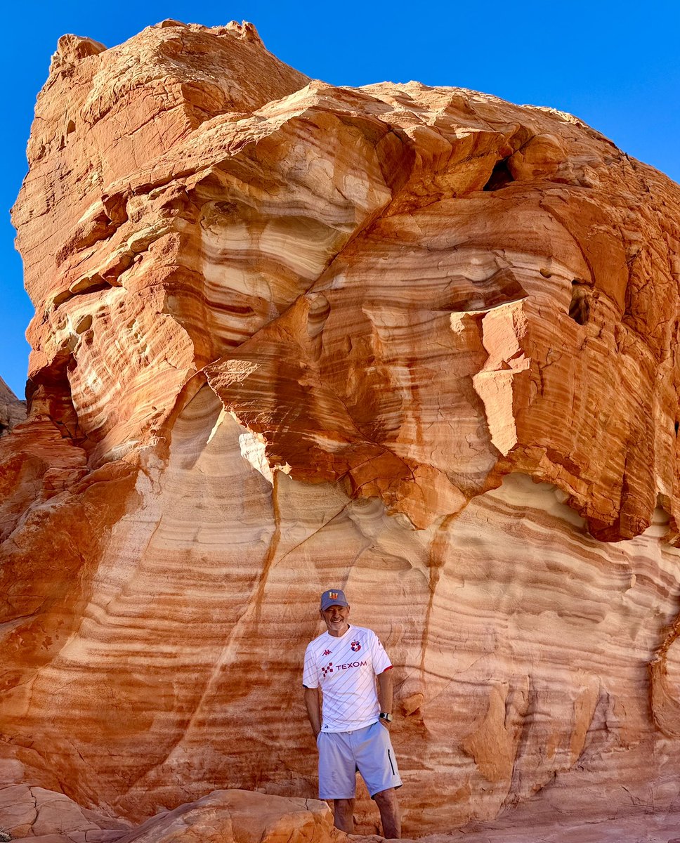 PeterMooreUSA's tweet image. Standing in the Valley of Fire in Nevada, reminded of the power of resilience in nature and in football. @WislaKrakowSA takes the field today with that same spirit. Let’s bring the heat (even though it’s freezing there!) and push the boys on to victory. Do boju Biała Gwiazda!…