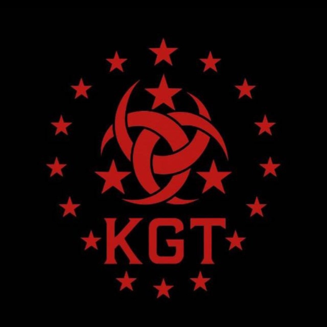 muratkirkiz12's tweet photo. 30 Kasım Dünya Şoförler Günü Mesajı
​Kıymetli Türk Şoför Kardeşlerim,
​Hayatımızın en temel ihtiyaçlarını, ekonomimizin canlılığını ve sosyal hayatımızın devamlılığını sağlayan; yolların isimsiz kahramanları olan siz şoför kardeşlerimin 30 Kasım Dünya Şoförler Günü'nü en içten dileklerimle kutluyorum.
​Direksiyon başında, evinizden ve sevdiklerinizden uzakta, büyük bir fedakârlıkla ekmeğinizi kazanırken üstlendiğiniz ağır sorumluluğun ve zorlu mücadelenin bilincindeyiz. Her türlü hava ve yol koşuluna rağmen, vatanımızın dört bir yanına umut, mal ve hizmet taşıyarak gösterdiğiniz azim, her türlü takdirin üzerindedir.
​Bu noktada, can ve mal güvenliğimizin teminatı olan yollarda, trafik kurallarına azami dikkat göstermenizin sadece bir zorunluluk değil, aynı zamanda en büyük vicdani ve mesleki sorumluluğunuz olduğunu bir kez daha hatırlatmak isterim.
​Bizler, KGT çatısı altında, anavatan Türkiye’deki tüm şoförlerimizle aynı yolda, aynı kaderi ve aynı sevinci paylaşıyoruz. Türk milleti olarak birliğimizin ve gücümüzün simgesi olan bu yollarda, sizlere daima minnettarız.
​Bu anlamlı günde, meslek hayatınızda emniyetli, kazasız, bereketli ve huzurlu yolculuklar diler; hepinizi saygı ve sevgiyle selamlarım.
​Murat Kırkız
KGT Genel Başkanı