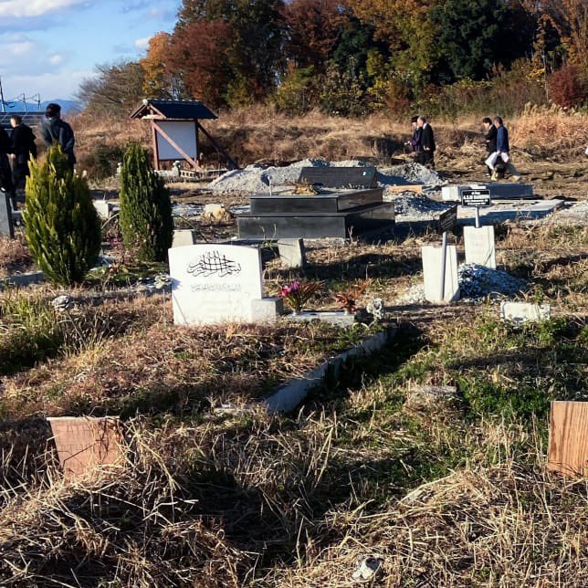 GlobeEyeNews's tweet image. Japanese Muslims are struggling for burial space due to only 10 cemeteries nationwide for around 350,000 people.