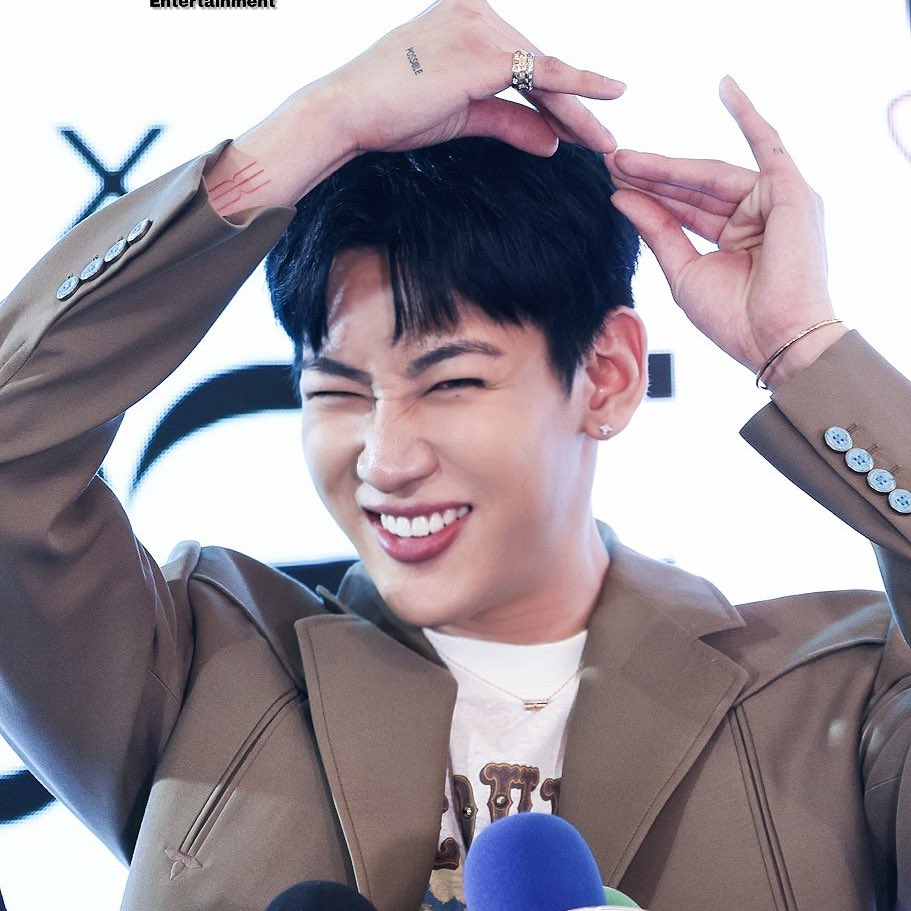 ติดโบว์แบบเมะ                                 ติดโบว์แบบเคะ