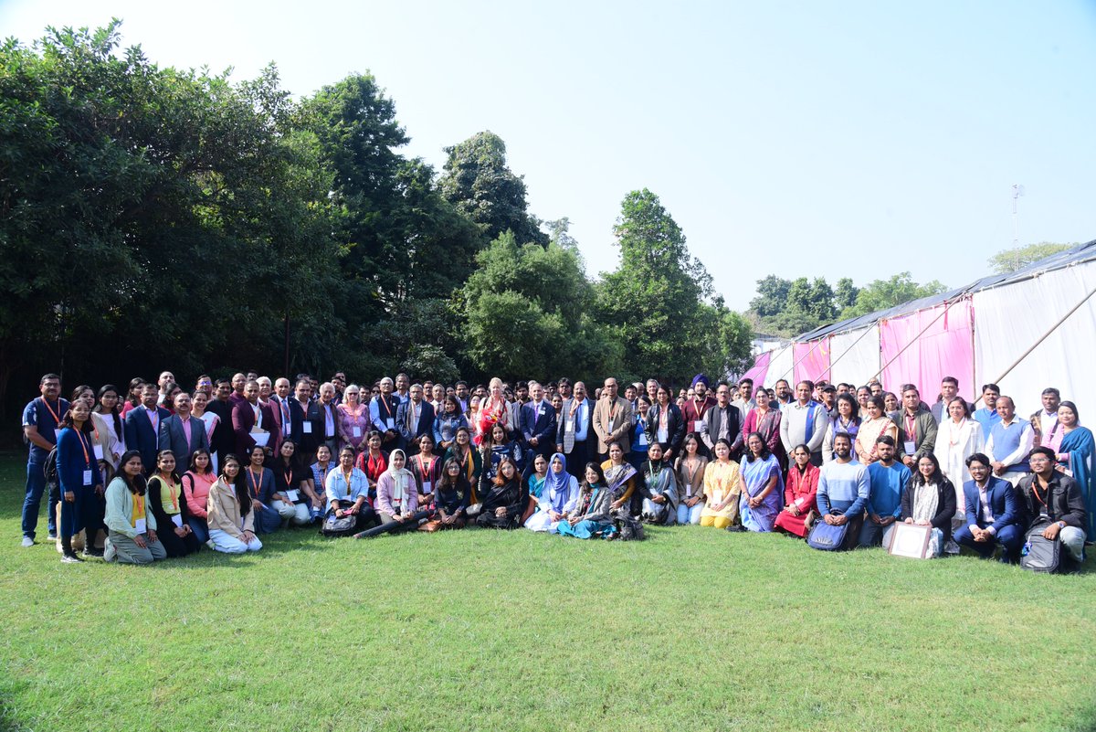 csirnbrilko's tweet photo. Over 300 participants — including 30 international delegates from Finland, Japan, USA, UK & more joined ICPEP-7, reinforcing global collaboration for a greener planet. ISEB Fellowships & Young Scientist Medals awarded to distinguished researchers driving breakthroughs in environmental botany, phytoremediation & plant stress biology.
@akshasany