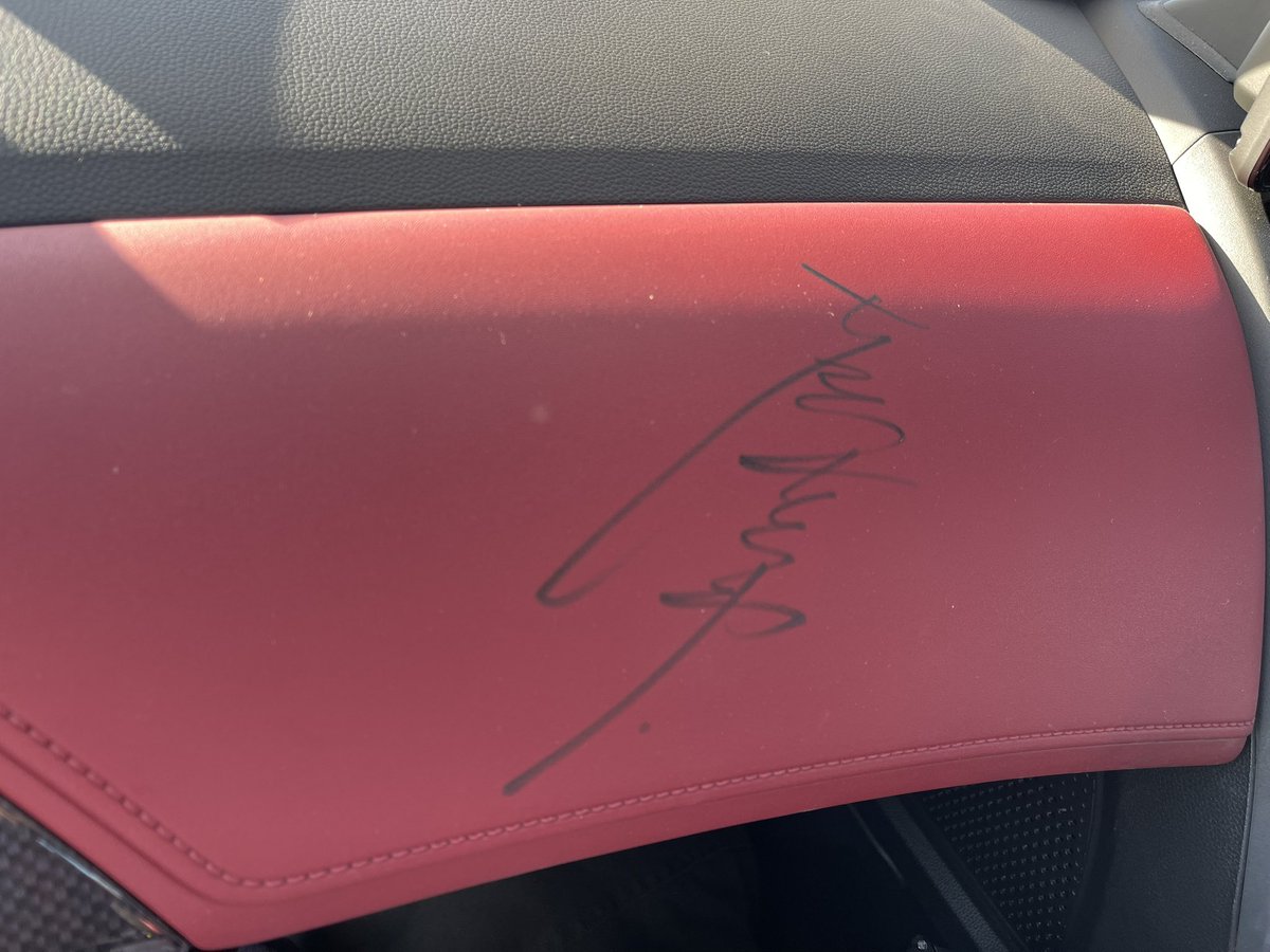 sazzzriiina's tweet image. Modulo開発アドバイザーである
土屋圭市さんのサインをS660のインパネと
Moduloステッカーにいただきました🙌
土屋さん！ありがとうございます😭
家宝にします😭
 #MMTD2025