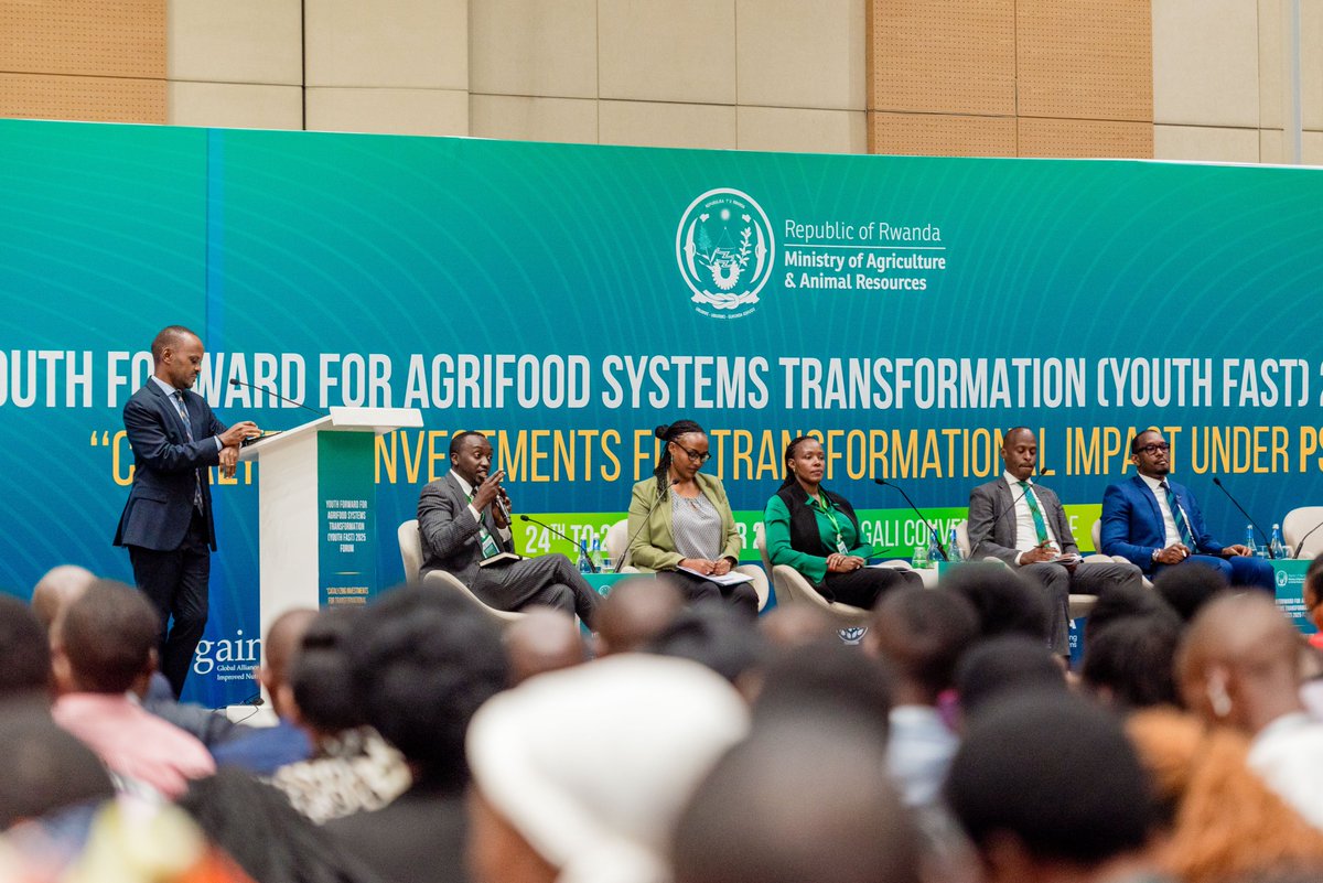 NacRwanda's tweet photo. At #Youthfast2025 #forum @RwEquityBank and @AFRwanda  shares to  #youth #Agripreneur the program of #financialeducation  and #funds in terms of #LowInterestLoan reserved to #farmers at  any  stage of #agriculture #ValueChain #addition
#FarmersFirst https://t.co/Bpb6BNeZVs