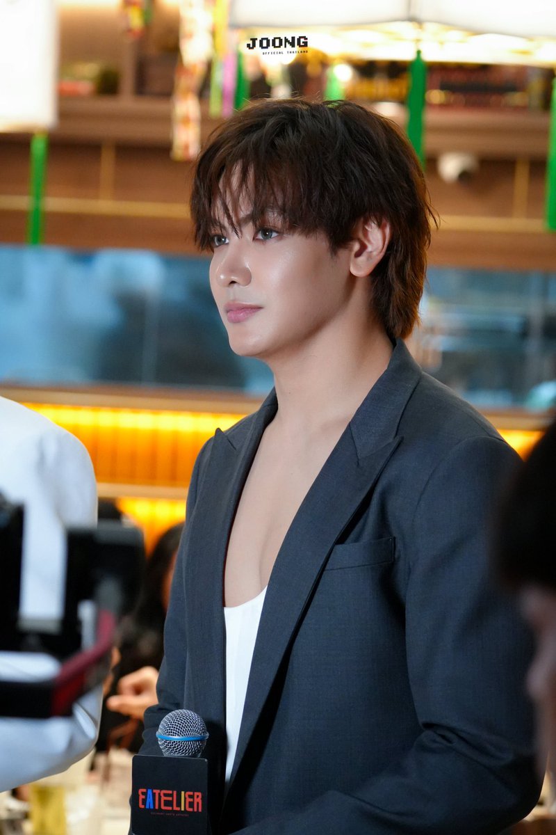 mychennata's tweet photo. that red string that brought them together in 2021🥹ohh i’ll forever owe you my life 

JOONGDUNK AT SIAM PARAGON 

#SiamParagon20thAnniversaryxJoongDunk https://t.co/a4A84ZV332