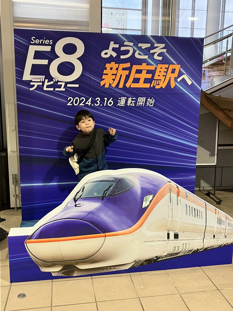 ap_wein's tweet photo. E8系つばさに乗りたくて新庄へ
張り切って待ってたらまさかのE3系2000番台(旧塗装)
ご無沙汰しております笑
我が子も「そっちかーい！」とツッコミいれてました笑 https://t.co/23tSHAnz8D