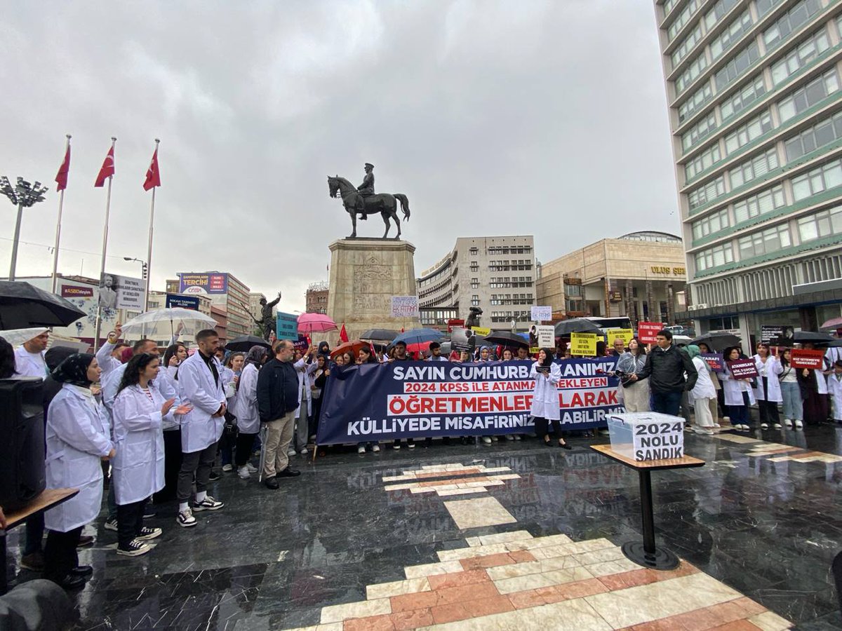 Ek atama haberini sabırla bekleyen eğitim neferlerine müjde vermenin zamanı gelmedi mi Sn Cumhurbaşkanım <a href="/RTErdogan/">Recep Tayyip Erdoğan</a>?

Her şey bekler ama eğitim beklemez!

#Külliye2024KpssEkYirmiBeşBin