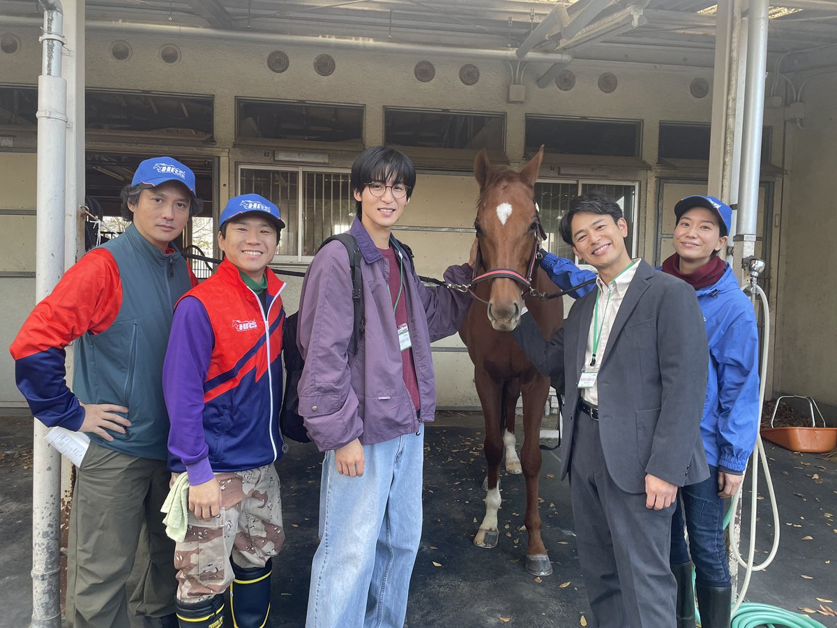 ファミリーを囲んで🤲🏻´-
今夜９時から第8話放送📣

#ロイヤルファミリー

🔗𝐓𝐯𝐞𝐫
tver.jp/episodes/eps67…

🔗𝐔-𝐍𝐄𝐗𝐓
video-share.unext.jp/video/title/SI…

🐎第𝟖話𝟏𝟏月𝟑𝟎日放送🌿
日曜劇場『ザ・ロイヤルファミリー』