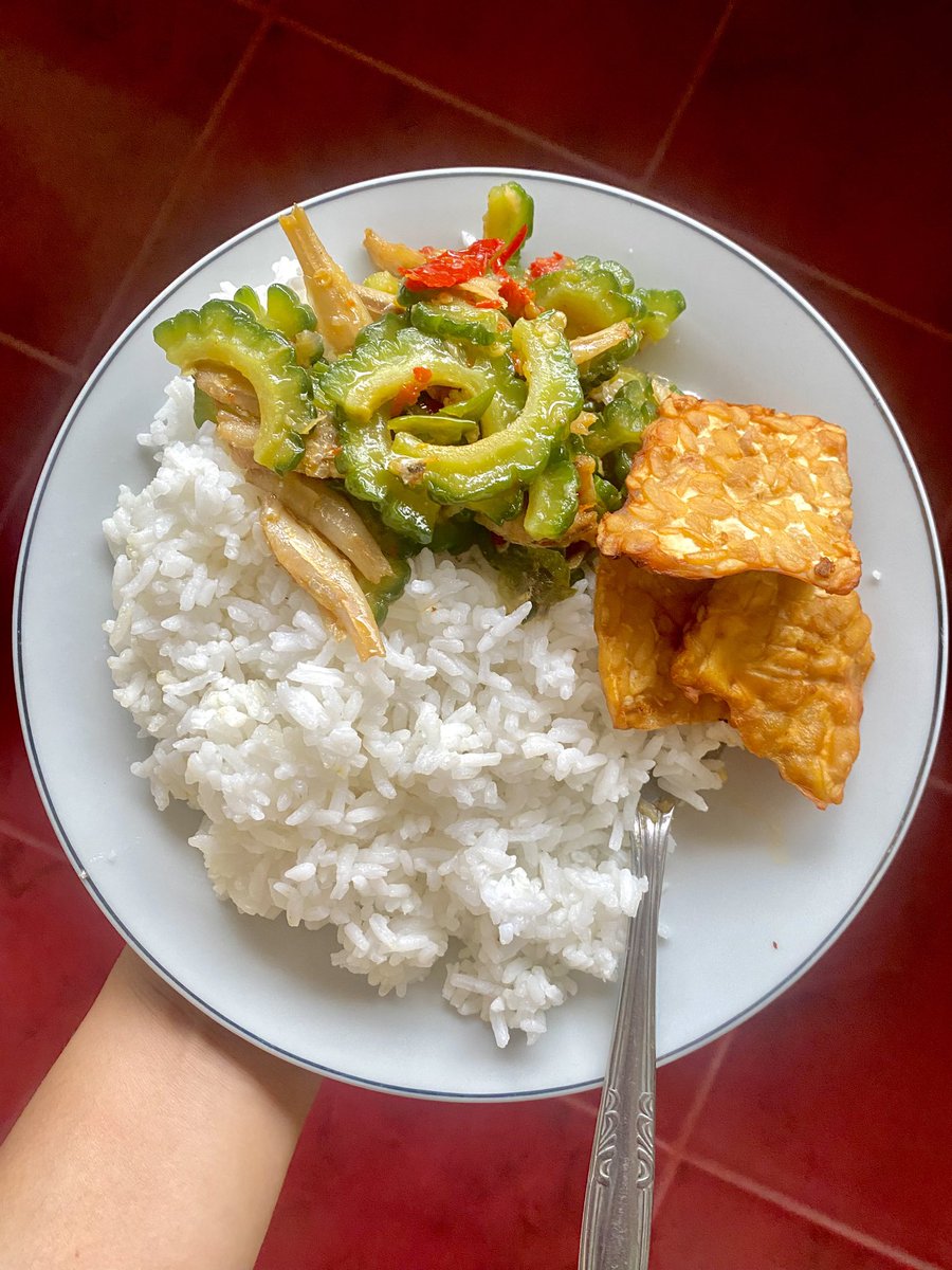 namasingkat's tweet image. Lagi bm oseng pare teri