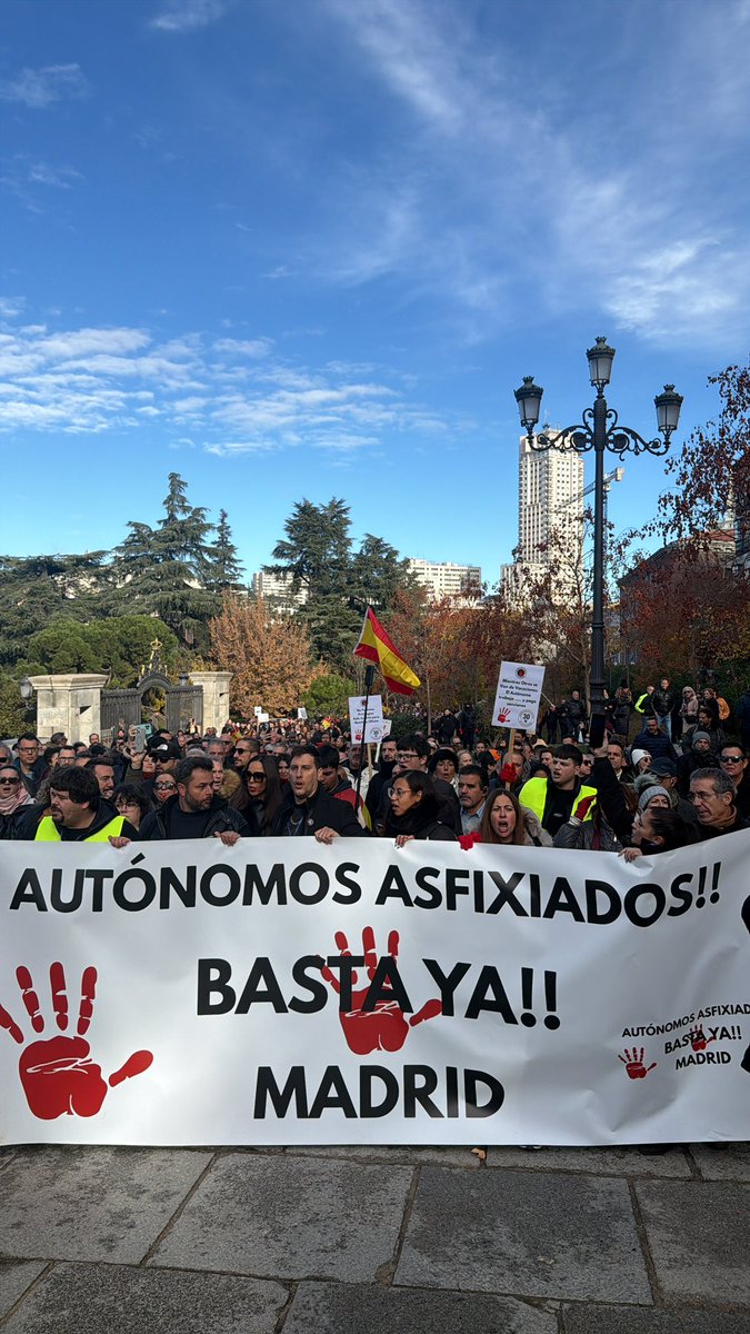 JavierSanz's tweet image. Una marea humana conquista Madrid para reclamar derechos y protección a los autónomos