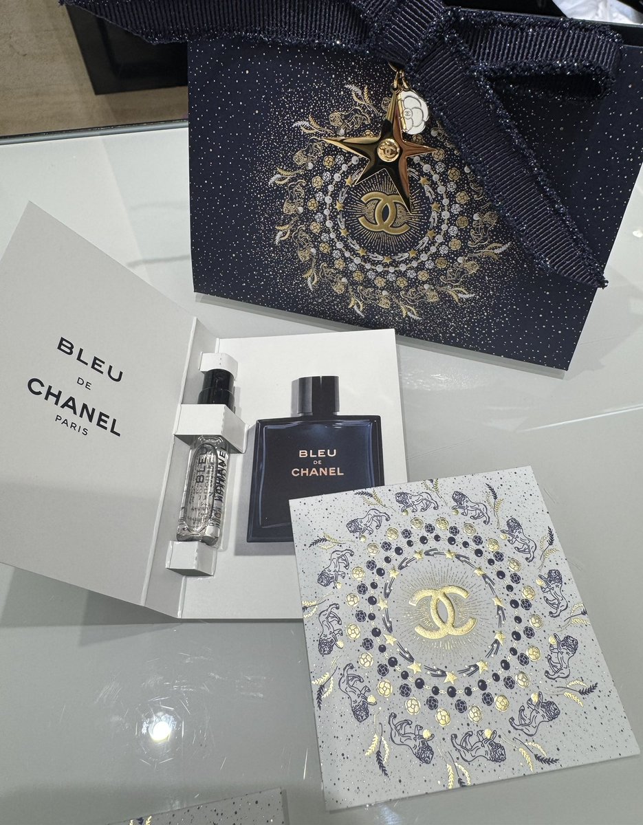 CHANEL ホリデー限定ギフトラッピング(チャーム付き)が可愛いくて