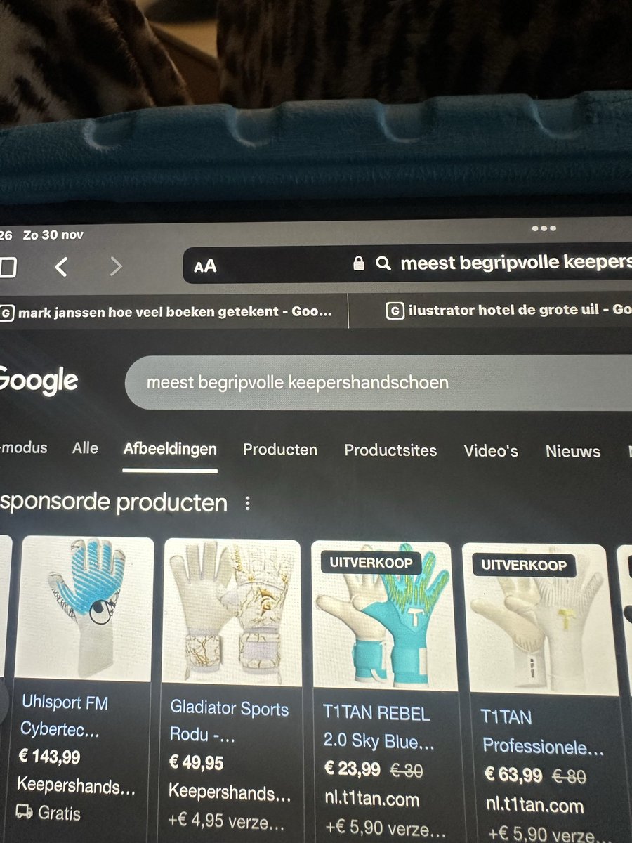 De 8-jarige zoekt hele bijzondere keepershandschoenen ❤️