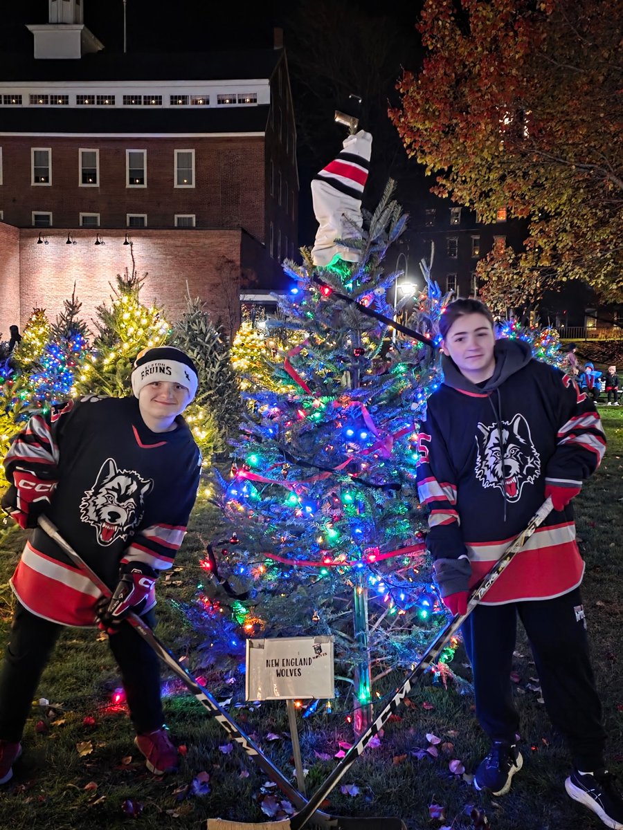 newenglandwolv1's tweet image. The Holiday season has begun!  Wolves have decorated their tree downtown and marched in Saturdays Laconia parade.  Special thanks to the Haynes and Nugent families! It’s special to be a Wolf! #newolves @EHL_Hockey @EHLpremier