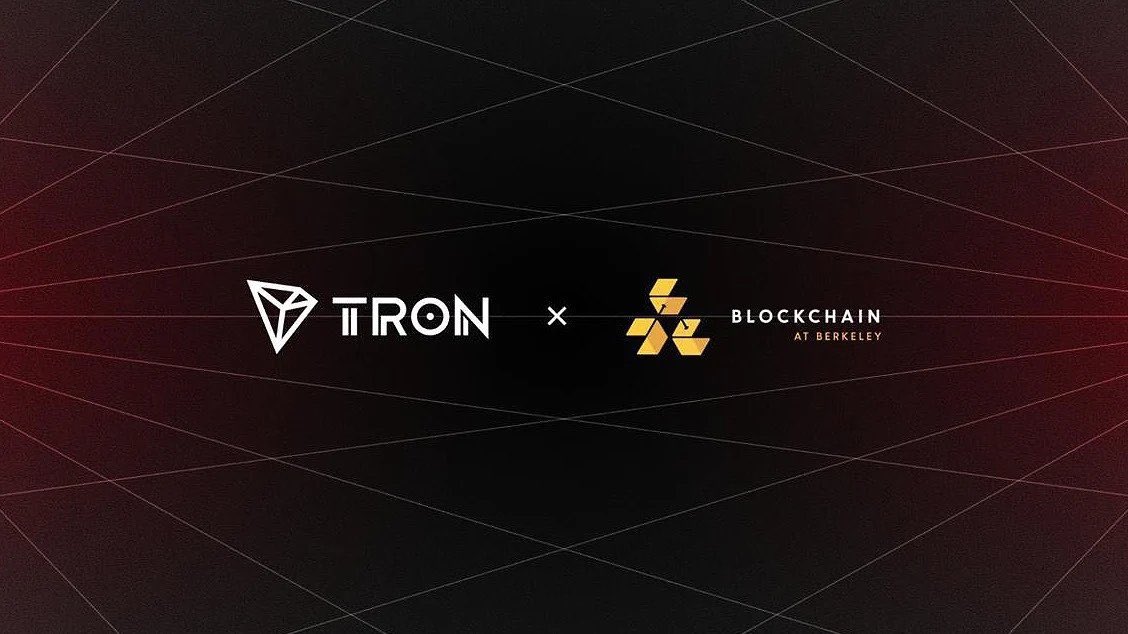 教育📖，是加密生态中最稳的长期叙事。

➬ <a href="/trondaoCN/">TRON DAO中文</a> 最近在 UC Berkeley 举办的区块链教学工作坊，就是一个典型例子。

活动由 TRON Academy 发起，社区发言人 <a href="/SamElfa0/">Sam</a> 亲自带队，吸引了 30 多名伯克利优秀学生参与。

他们花了一天的时间，深入讨论 Web3 前沿趋势、Hackathon 实战经验，以及