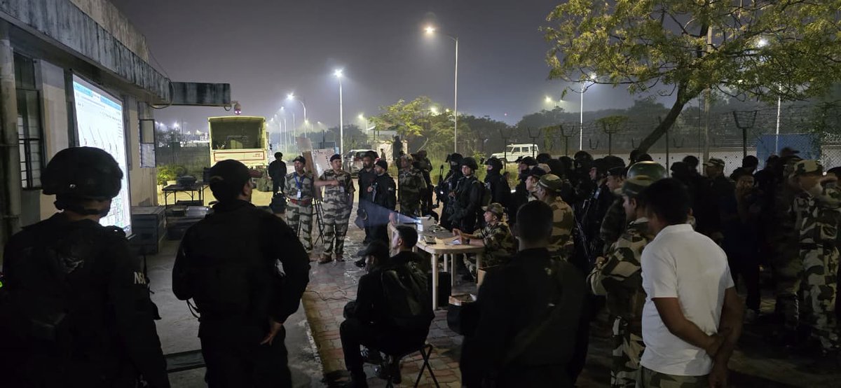 CISFHQrs's tweet image. Multi-Agency Mock Exercise Showcasing Synergy at ASG Surat

CISF in co-ordination with NSG and Surat Police led a high-intensity multi-agency mock exercise at Surat Airport, simulating a coordinated multiple-attack scenario across key airport zones.

Personnel from CISF, NSG,…