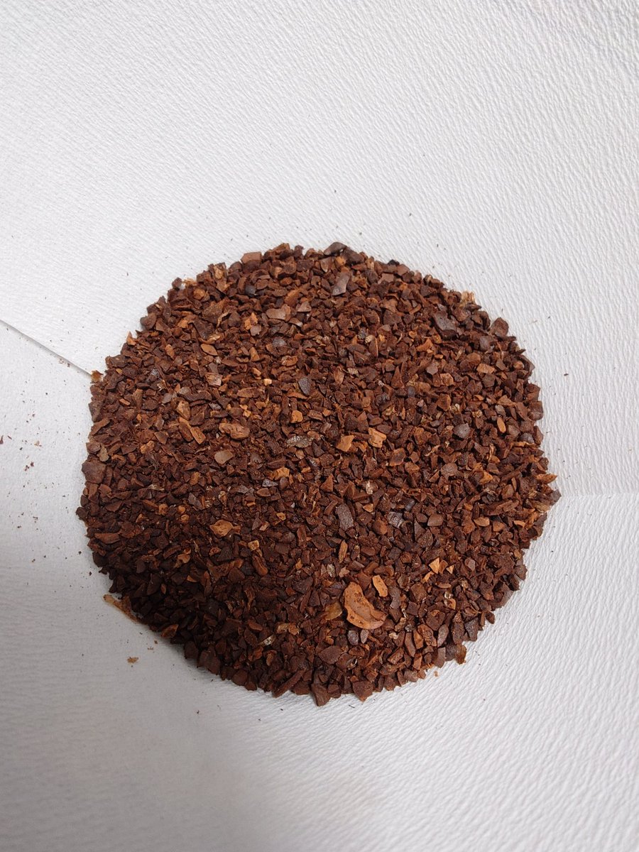 パッケージ裏に中細挽きって書いてあったけど粗挽きにしか見えない(´・ω・`)