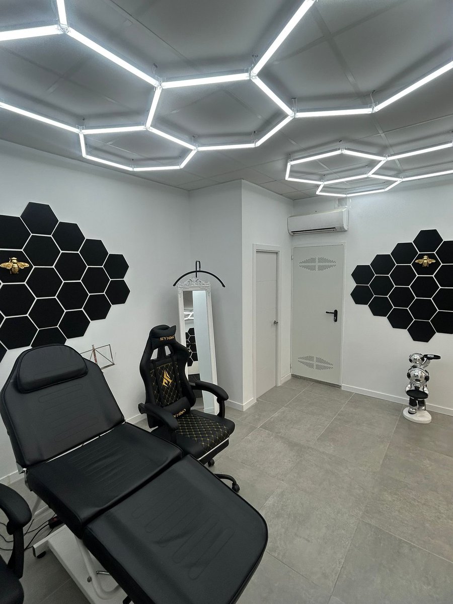 ZONA Cero Ink, 2025 | Paiporta, Valencia. Uno de los negocios de Paiporta arrasados por la #DANA en el que hemos tenido el placer de trabajar para que vuelva a abrir sus puertas.
.
Estudio de tatuajes | tres60 arquitectura
.
tres60arquitectura.es