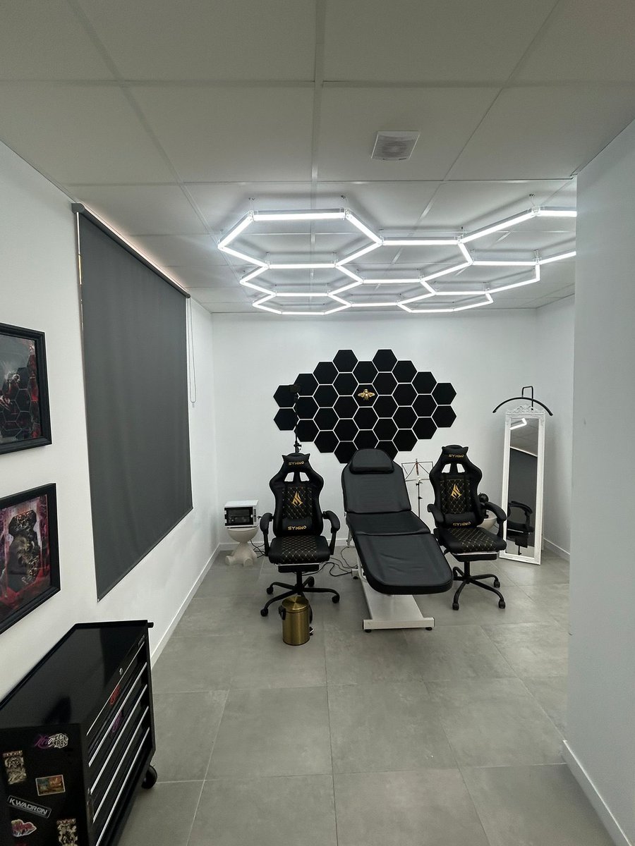 TRES60Arq's tweet photo. ZONA Cero Ink, 2025 | Paiporta, Valencia. Uno de los negocios de Paiporta arrasados por la #DANA en el que hemos tenido el placer de trabajar para que vuelva a abrir sus puertas.
.
Estudio de tatuajes | tres60 arquitectura
.
https://t.co/7mBs0ofpWm https://t.co/JzMaQp9vrA